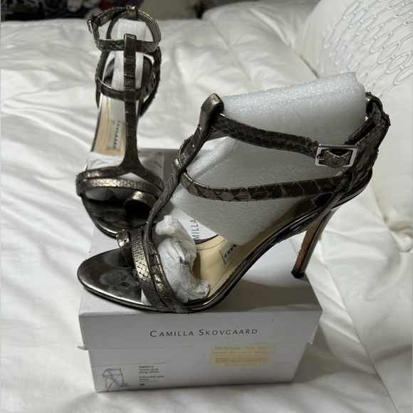 Camilla Skovgaard -Victory strap thong python stiletto- - Picture 4 of 7